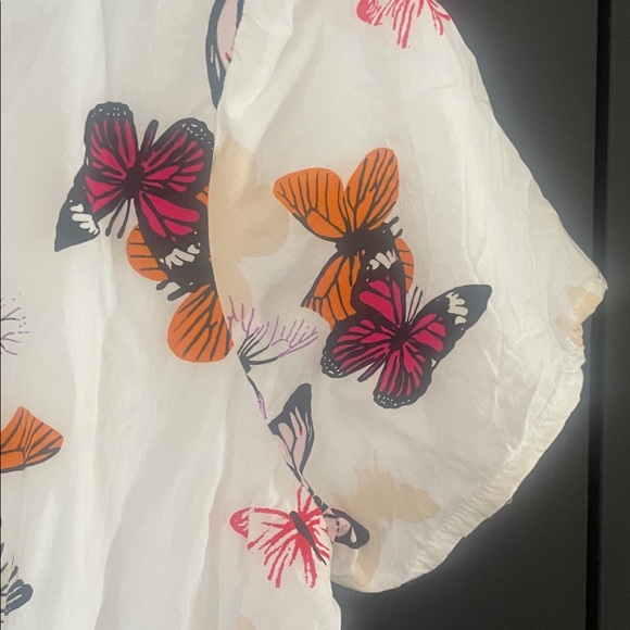 Chic Butterfly Print Blouse - Cream - Picture 4 of 8